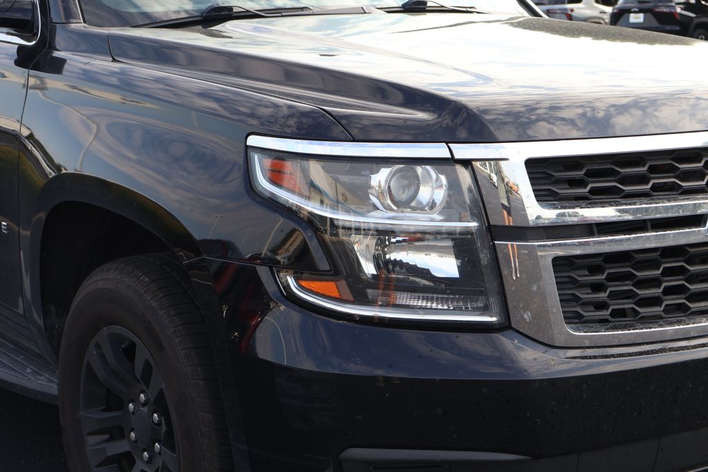 Thumbnail: 2019 Chevrolet Tahoe - 4
