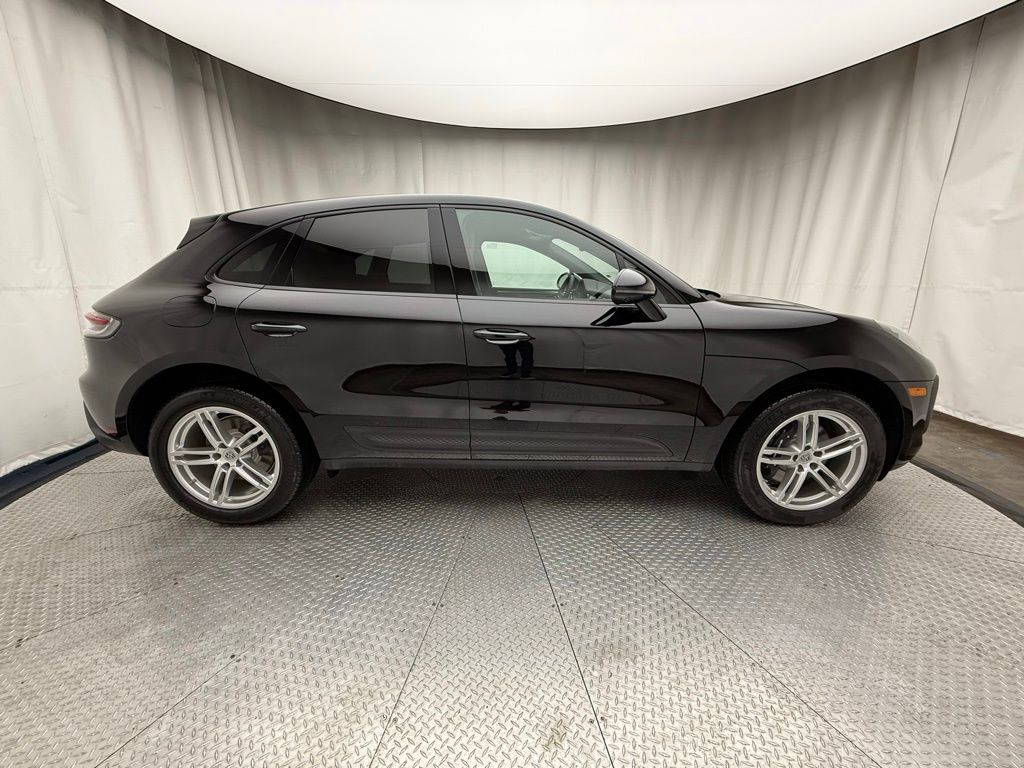 Thumbnail: 2025 Porsche Macan - 2