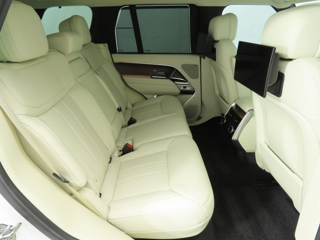 2024 Land Rover Range Rover SE 22