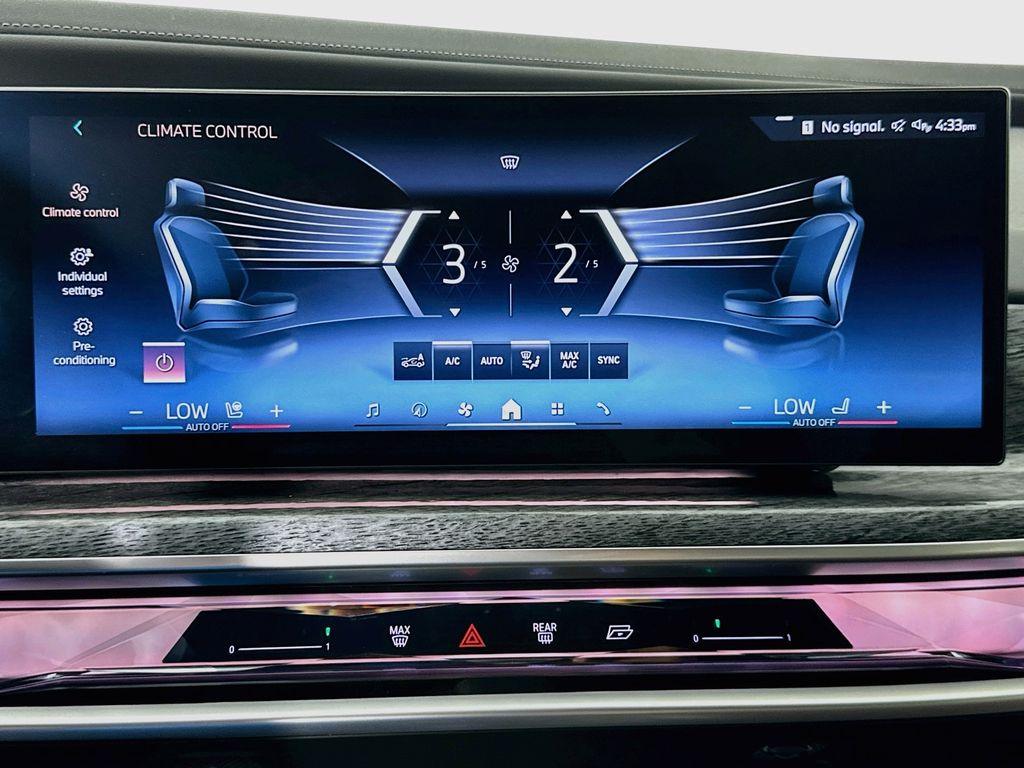 Thumbnail: 2024 BMW i7 - 16