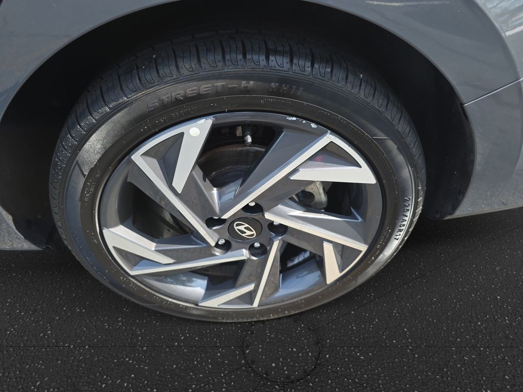 Used 2025 Hyundai Elantra Sedan