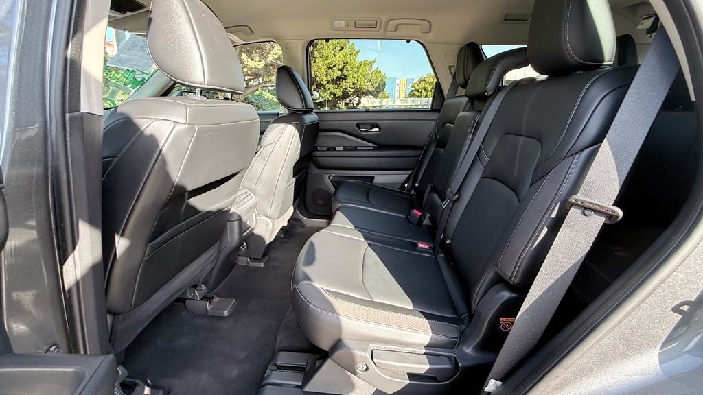 Used 2022 Nissan Pathfinder SL 4D Sport Utility