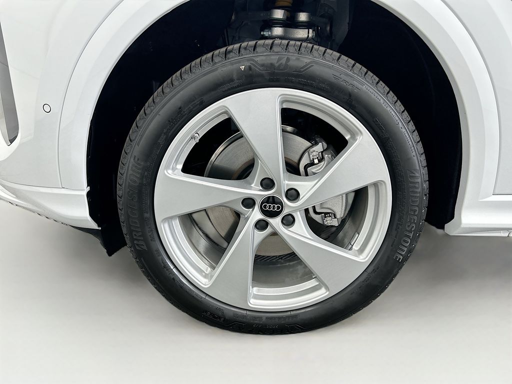 Thumbnail: 2025 Audi Q5 - 29