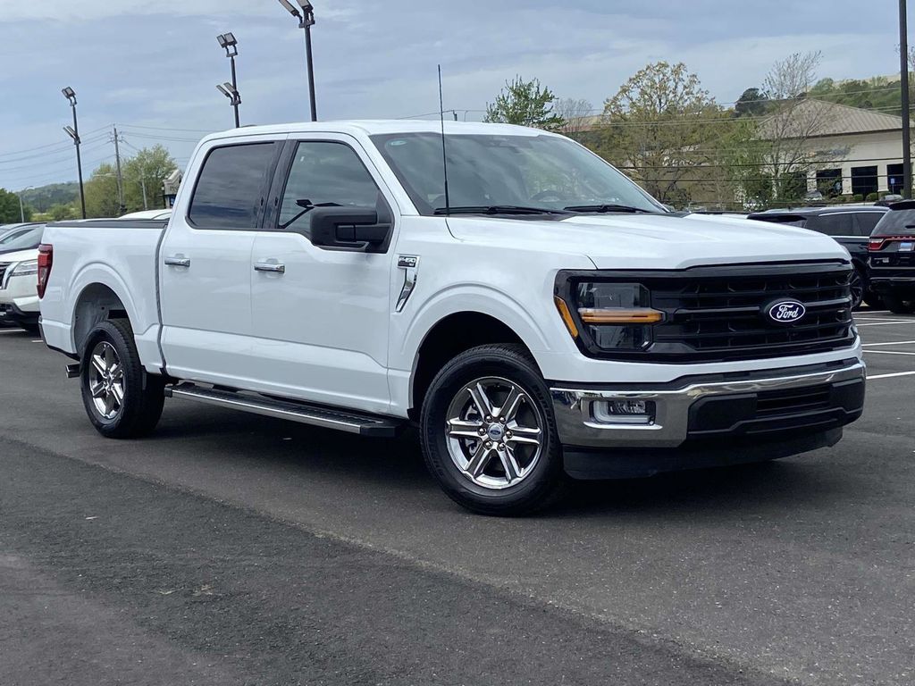 Oxford White 2025 Ford F-150 XLT SuperCrew RWD Pickup Truck 4X2 Automatic
