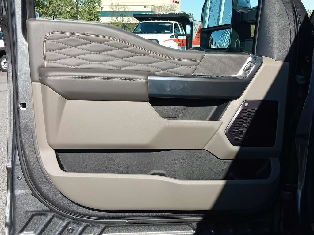 2025 Ford F-450 Super Duty Platinum