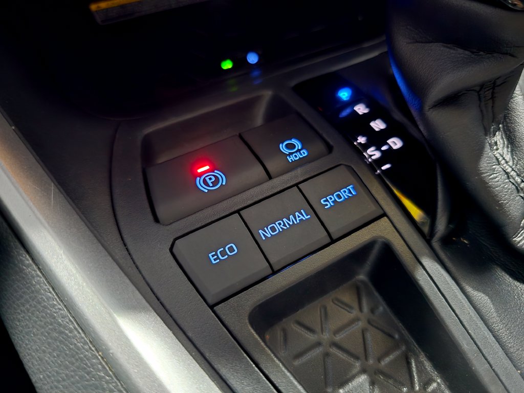 Thumbnail: 2021 Toyota RAV4 - 25