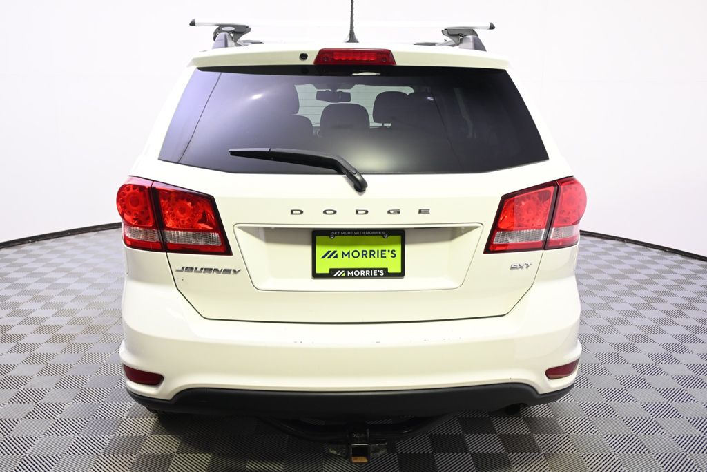 Used 2017 White Dodge SXT image 5