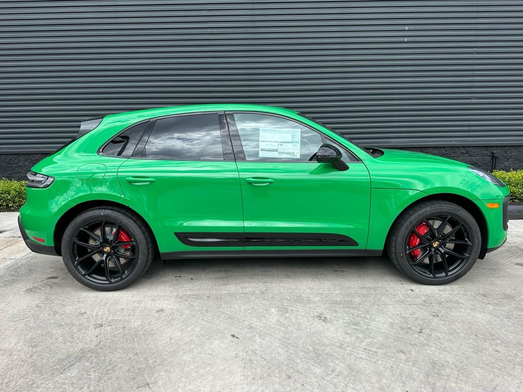 Thumbnail: 2026 Porsche Macan - 10