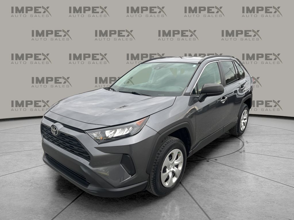 2021 Toyota RAV4 LE's photo