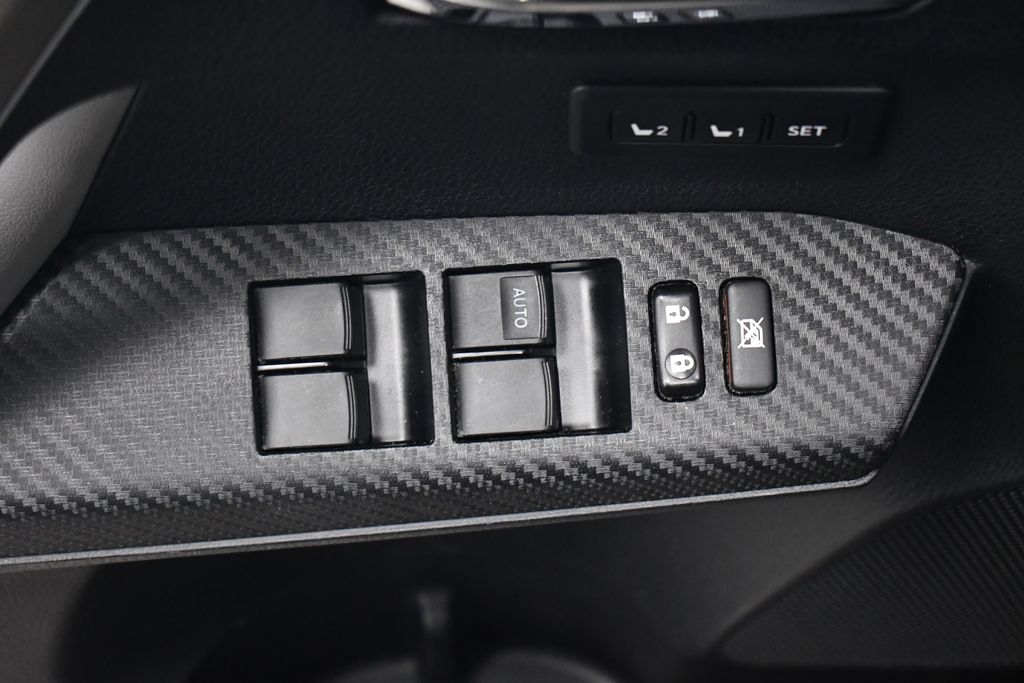 Thumbnail: 2015 Toyota RAV4 - 17