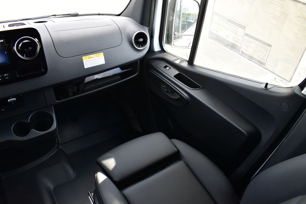 Thumbnail: 2025 Mercedes-Benz Sprinter - 23