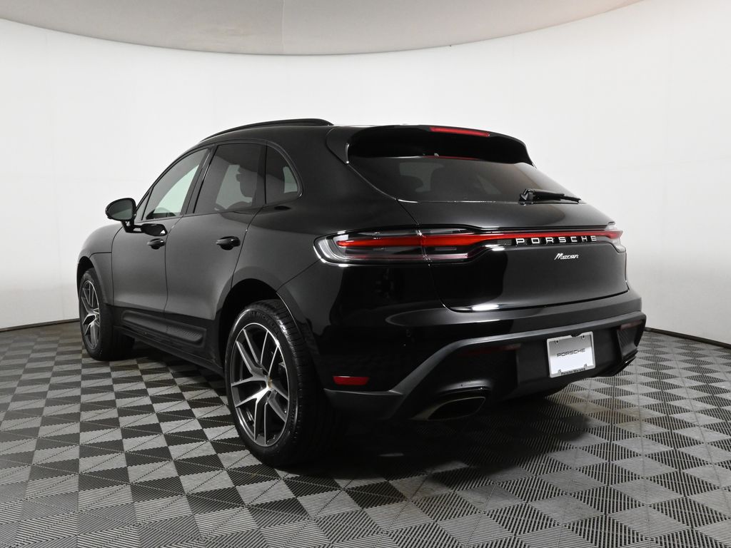 Thumbnail: 2024 Porsche Macan - 3