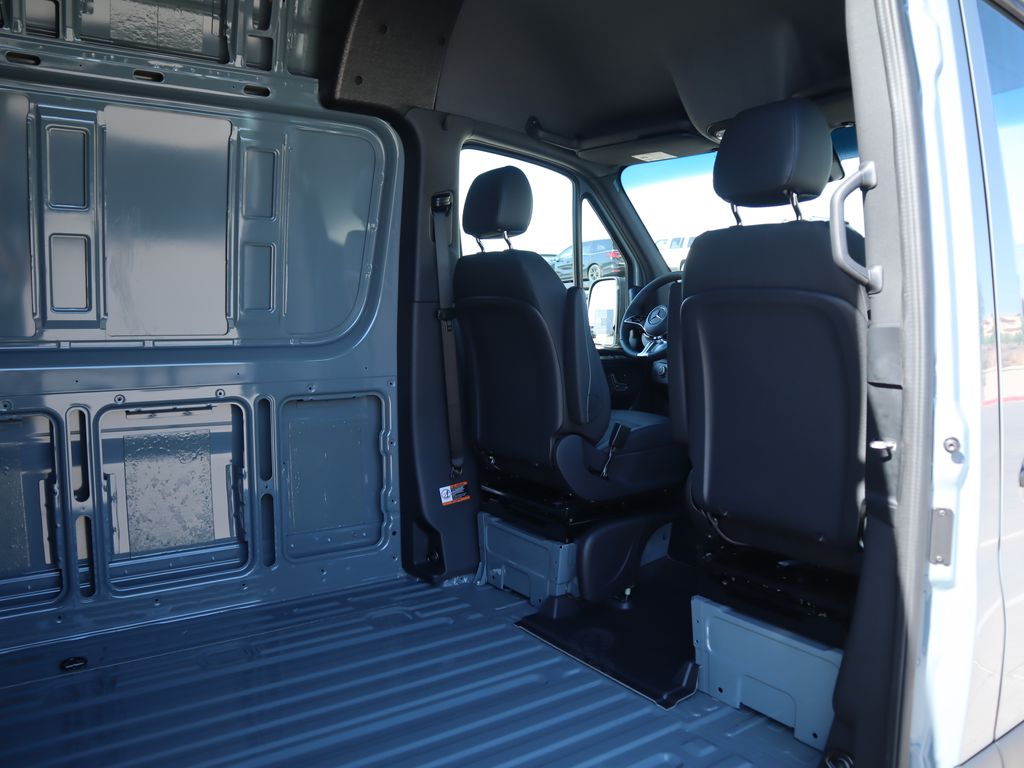 Thumbnail: 2025 Mercedes-Benz Sprinter - 27