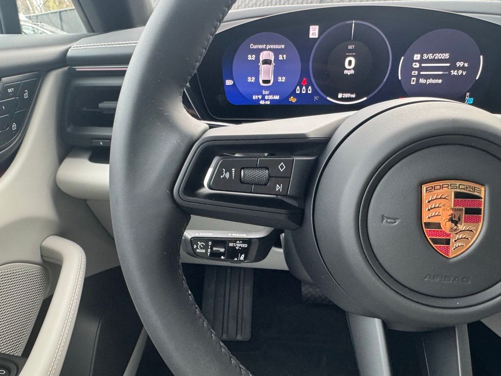 Thumbnail: 2025 Porsche Macan - 22
