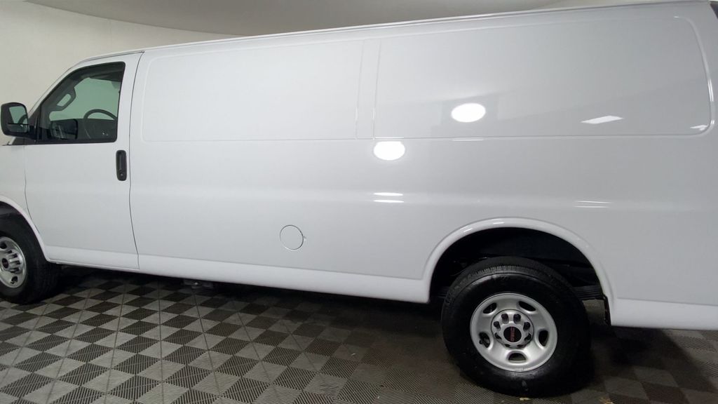 2023 GMC Savana 3500 Work Van 6