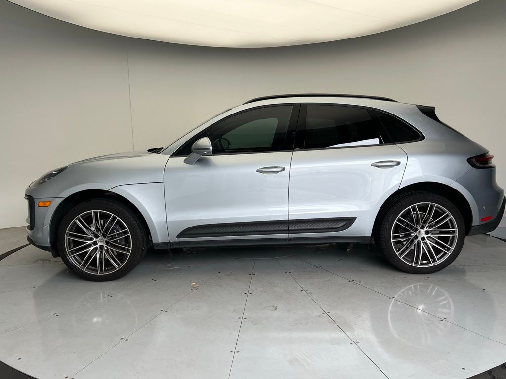 Thumbnail: 2024 Porsche Macan - 3