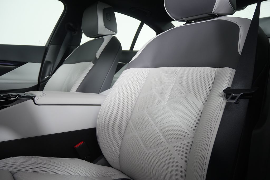 Thumbnail: 2026 BMW i5 - 10