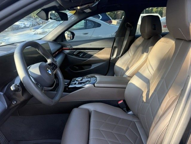 Used 2024 Gray BMW 530i xDrive image 3