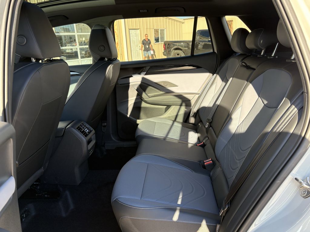 New 2026 Sandstone Volkswagen 2.0T SE R-Line Black image 23