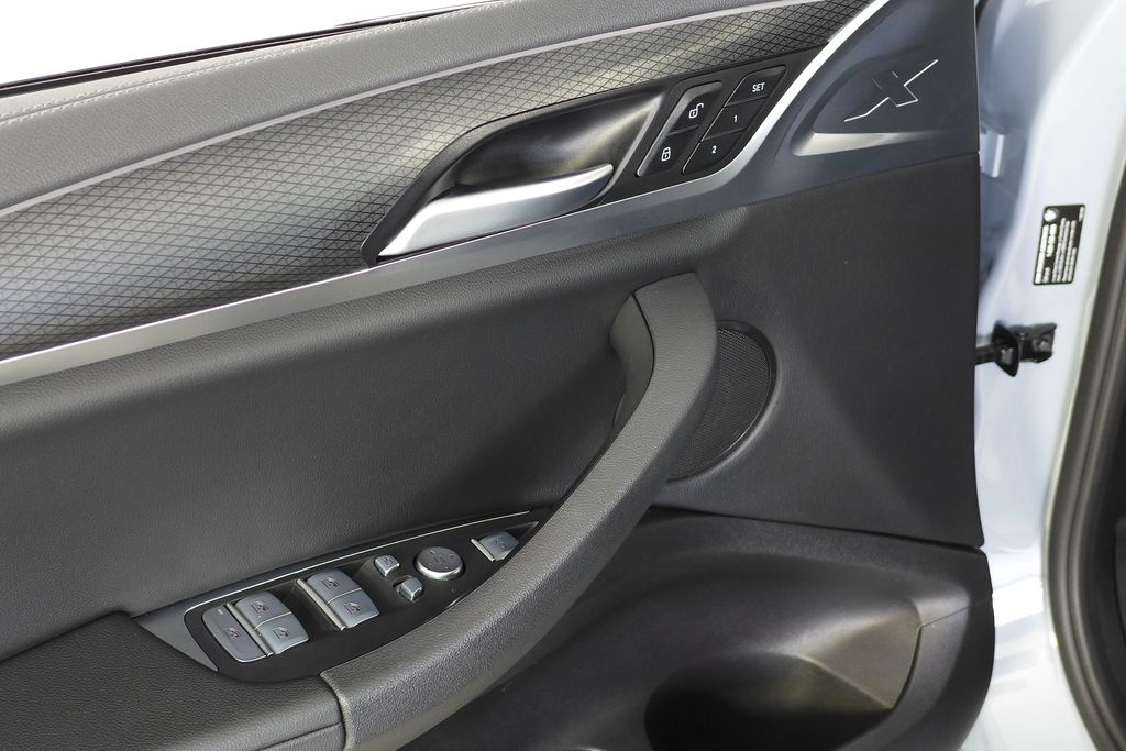 Thumbnail: 2023 BMW X4 - 12