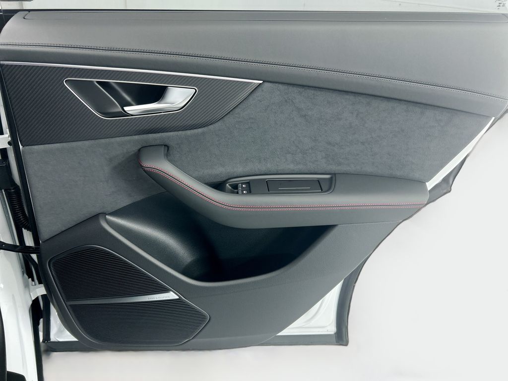 Thumbnail: 2026 Audi Q8 - 26