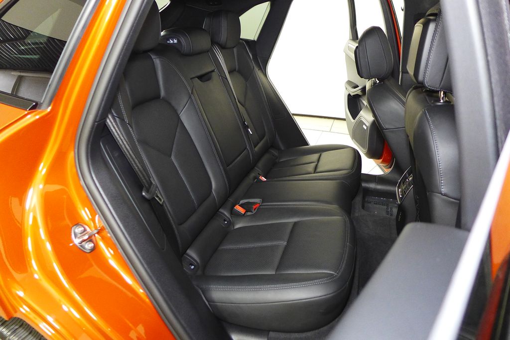 Thumbnail: 2022 Porsche Macan - 20