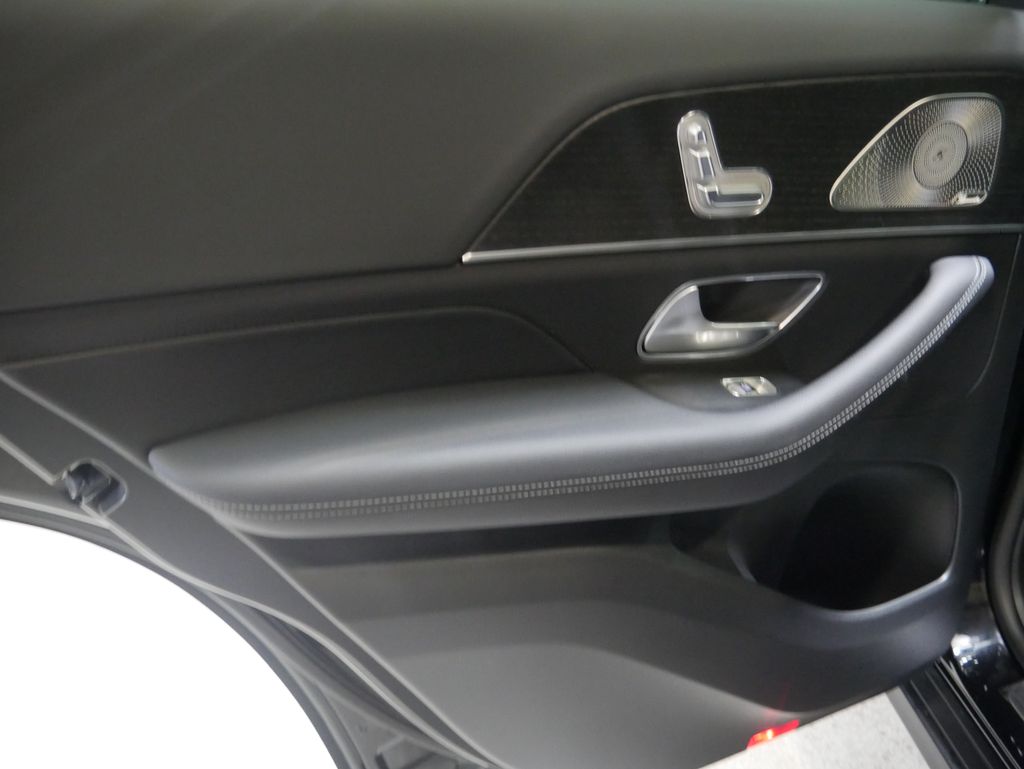 Thumbnail: 2026 Mercedes-Benz GLE - 22