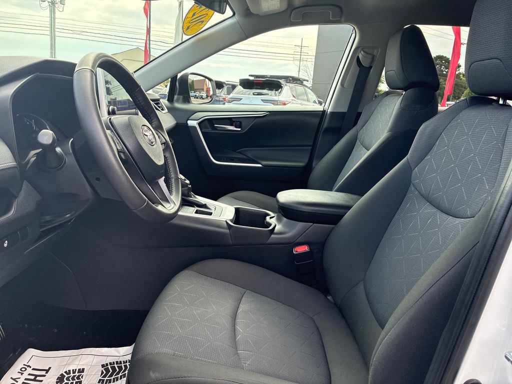 2024 Toyota RAV4 XLE - 8