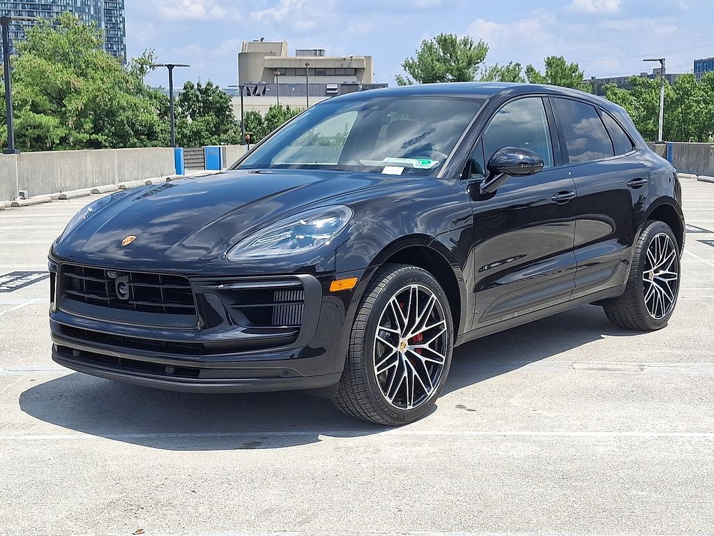 Thumbnail: 2025 Porsche Macan - 1