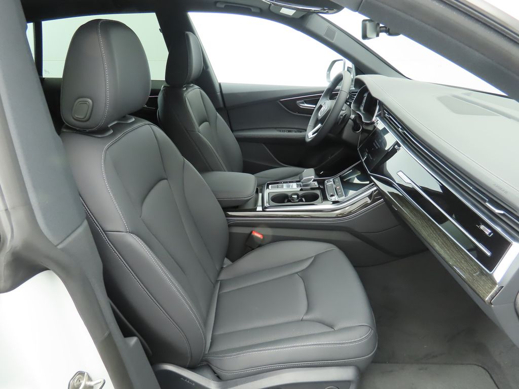 Thumbnail: 2025 Audi Q8 - 22