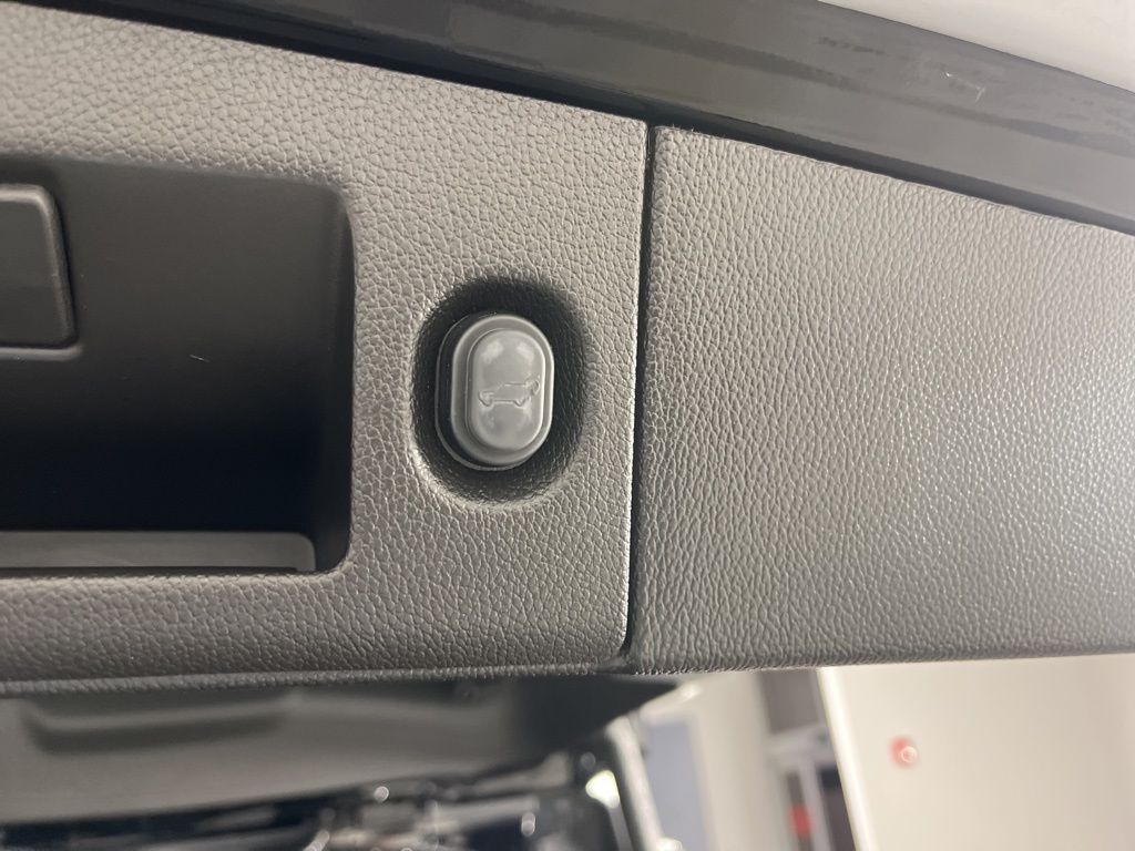 Thumbnail: 2018 Chevrolet Tahoe - 24