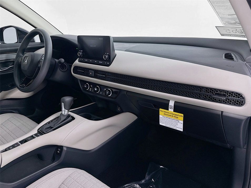 2025 Honda HR-V LX photo