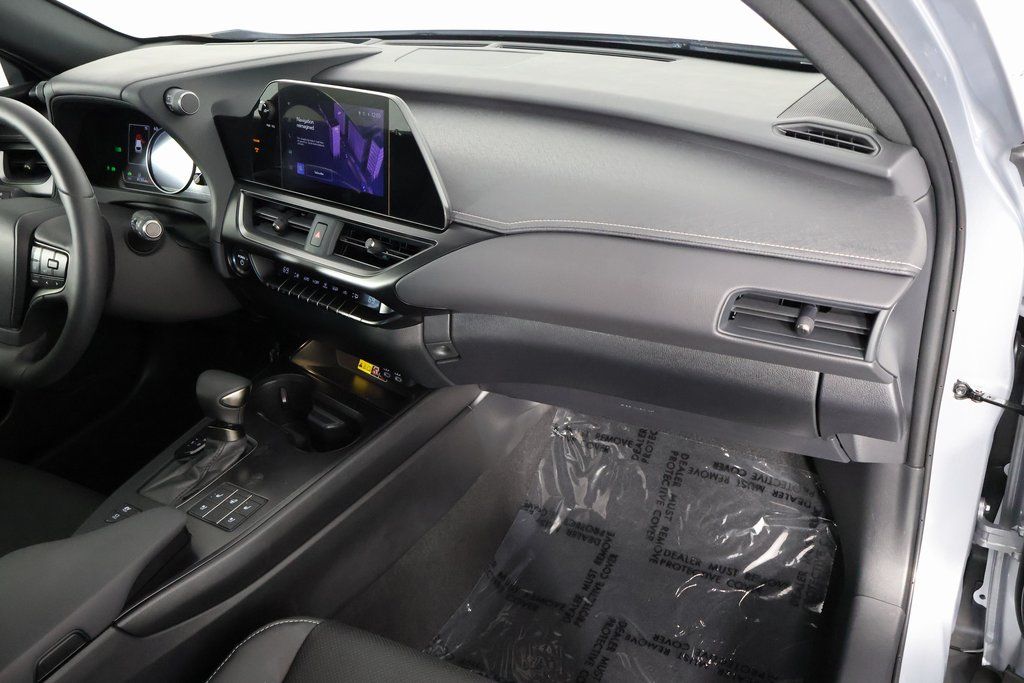 Thumbnail: 2024 Lexus UX - 9