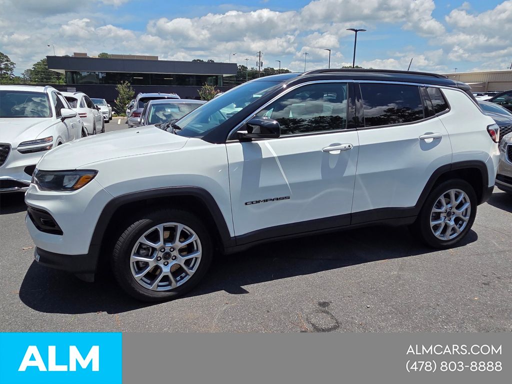 Used 2025 White Jeep Limited image 3