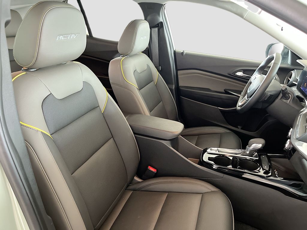 Used 2025 Green Chevrolet ACTIV image 29