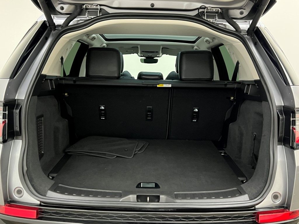 Thumbnail: 2024 Land Rover Discovery Sport - 9