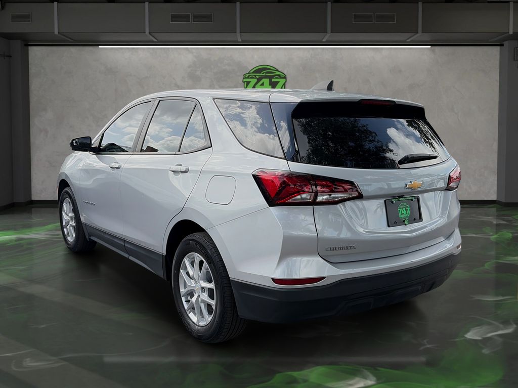 View vehicle photo 3