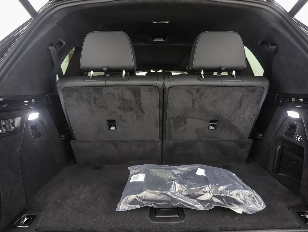 Thumbnail: 2026 BMW X7 - 29