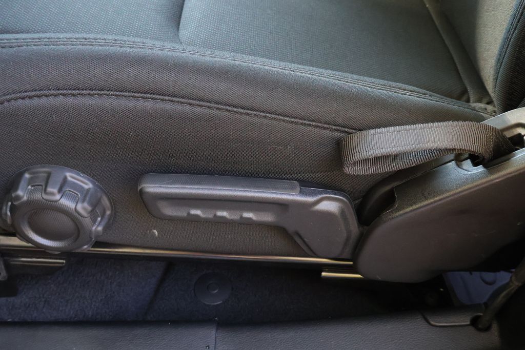 Thumbnail: 2022 Jeep Wrangler - 32