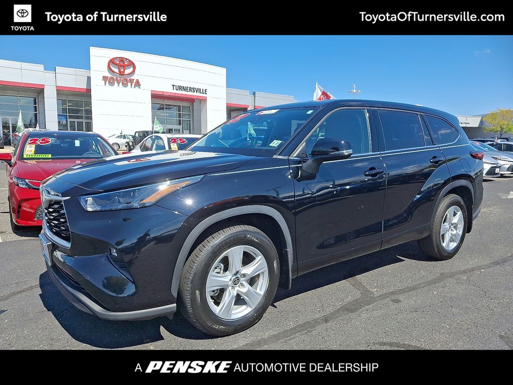 Thumbnail: 2022 Toyota Highlander - 1