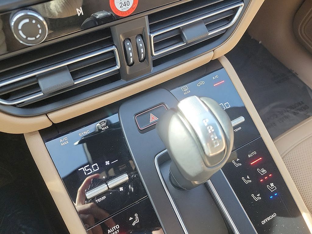2023 Porsche Macan  16