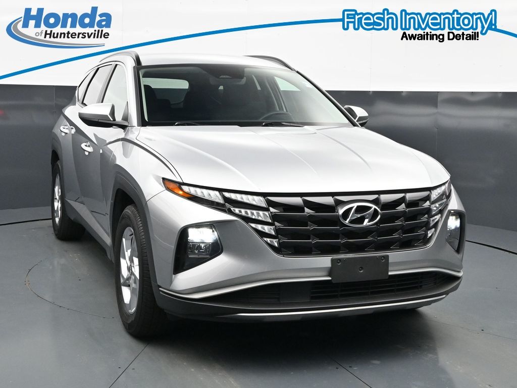 Shimmering Silver 2024 Hyundai Tucson SUV / Crossover Front-Wheel Drive 8-Speed Automatic