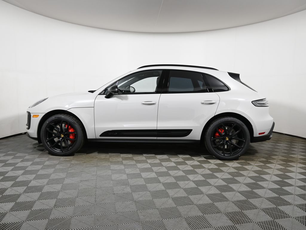 Thumbnail: 2026 Porsche Macan - 2