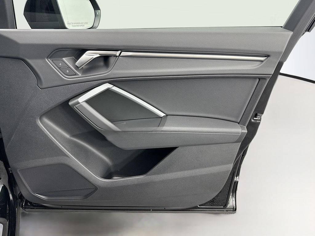 Thumbnail: 2025 Audi Q3 - 23