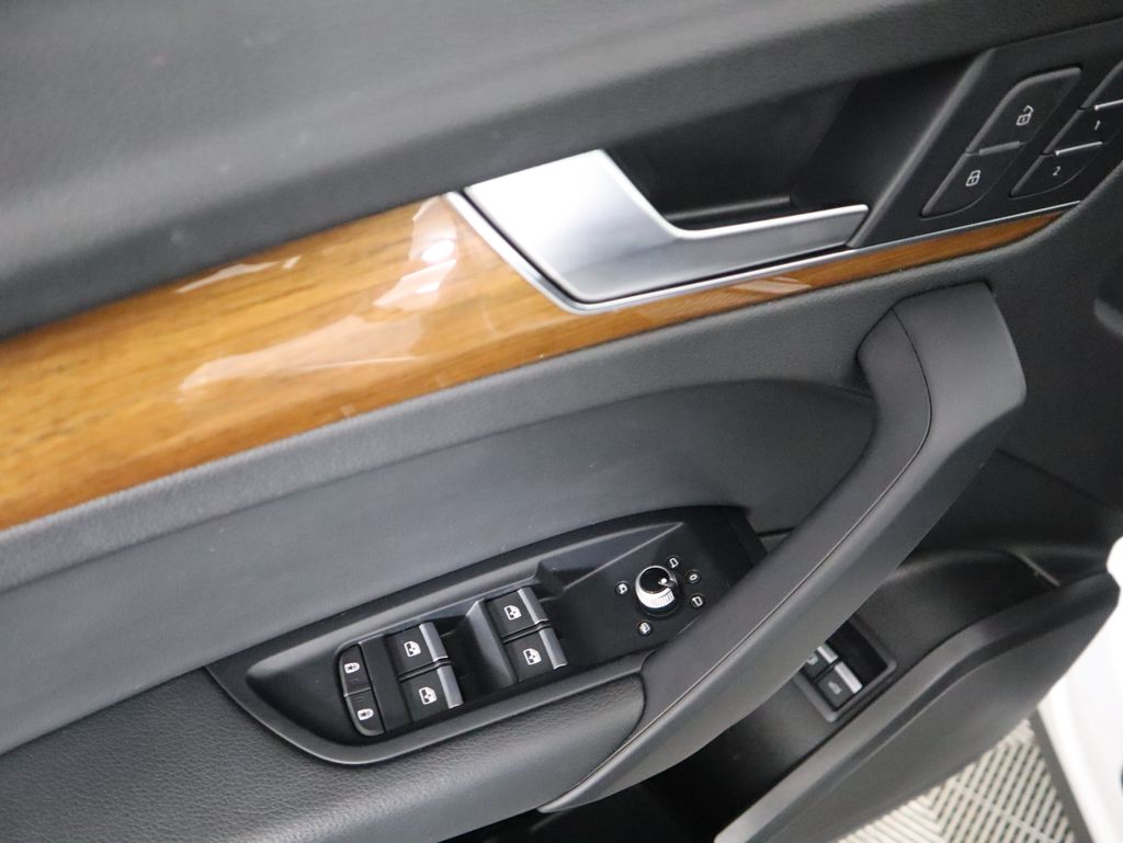 Thumbnail: 2021 Audi Q5 - 23