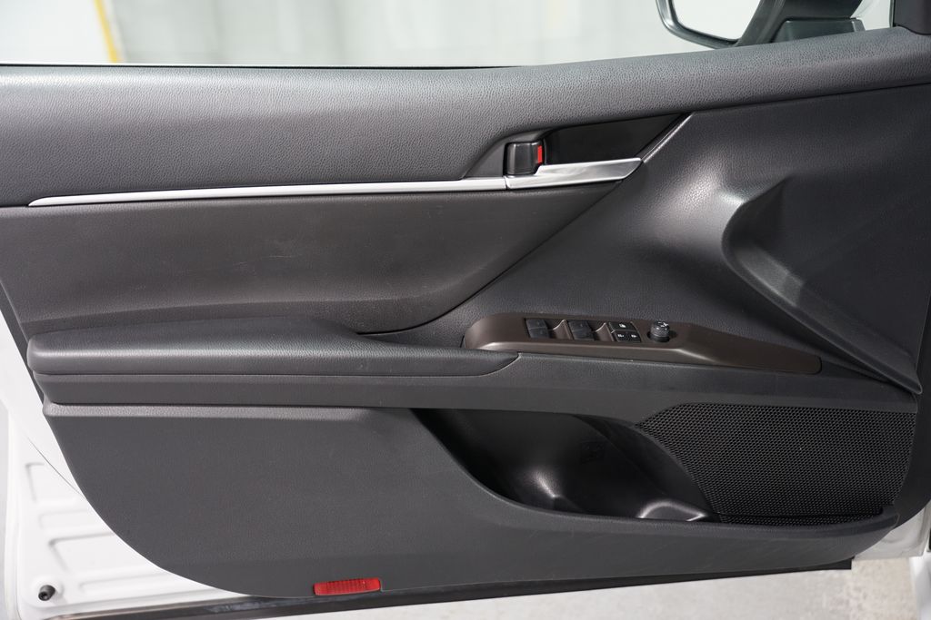 2023 Toyota Camry SE 28