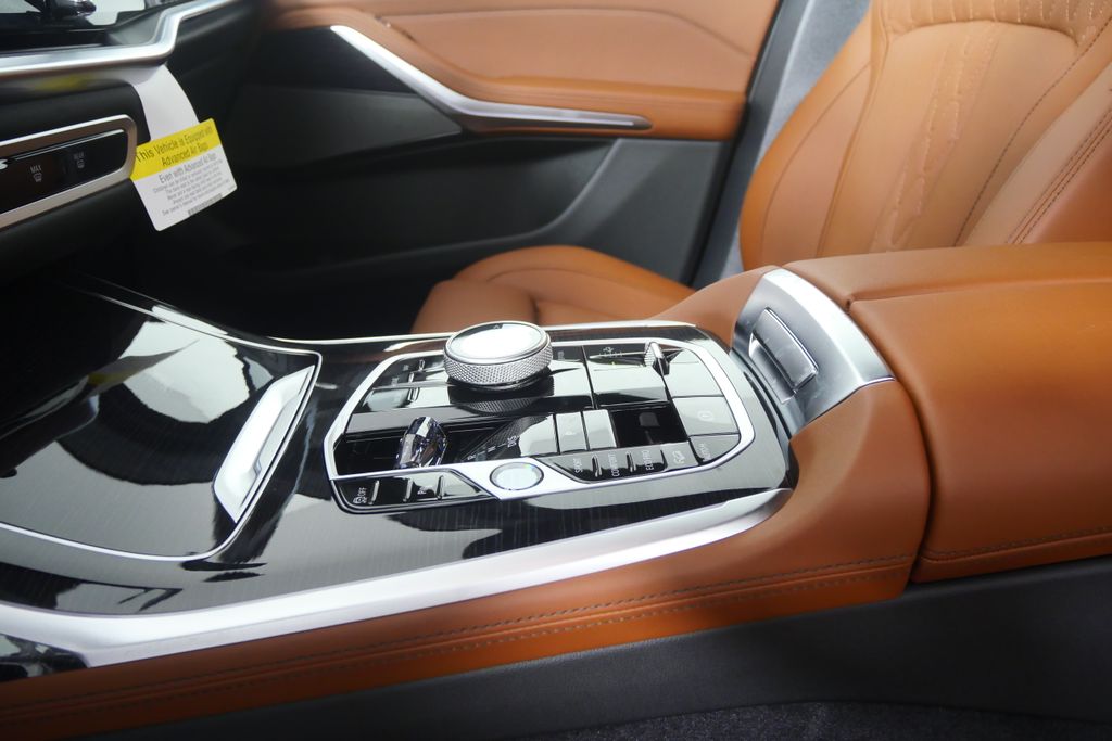 Thumbnail: 2027 BMW X7 - 21