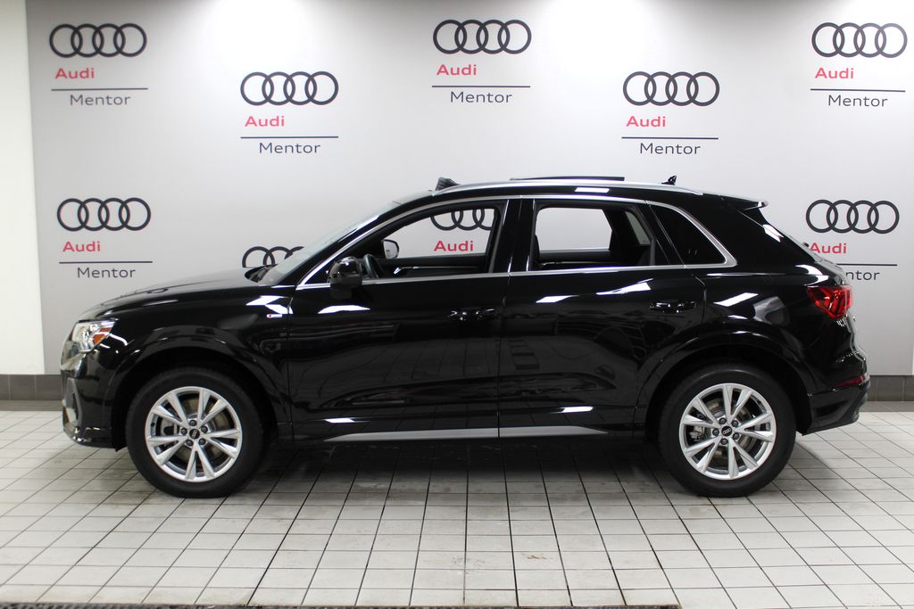 Thumbnail: 2023 Audi Q3 - 3
