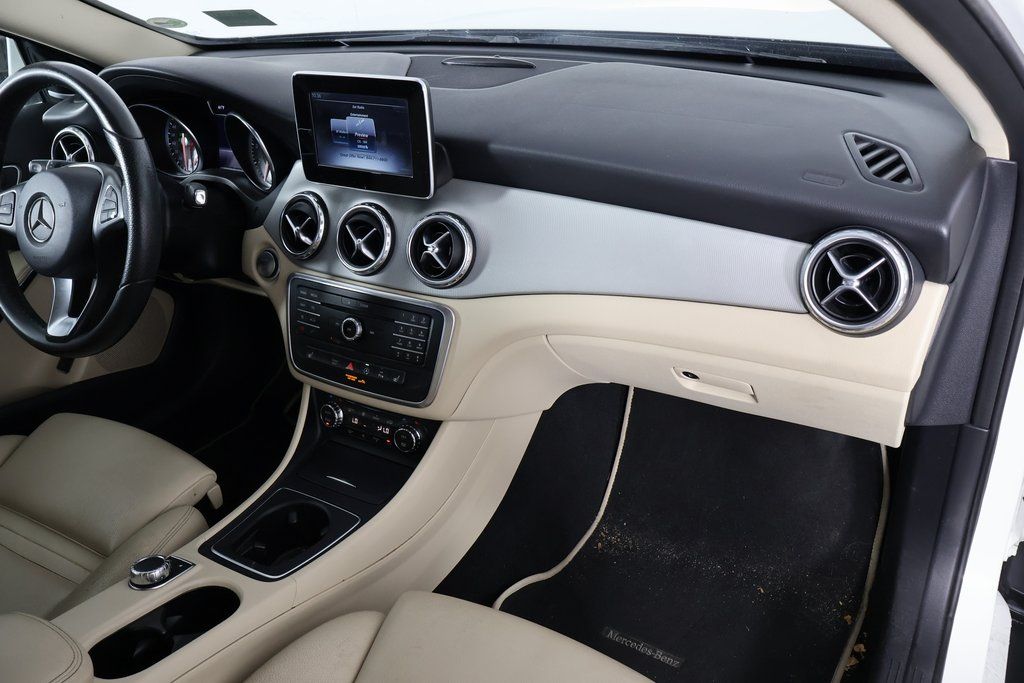 Thumbnail: 2017 Mercedes-Benz GLA - 9