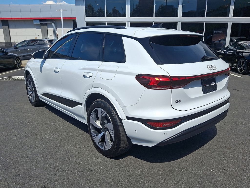 Thumbnail: 2025 Audi Q6 e-tron - 6